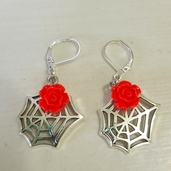 Cobweb & Rose Dangle Earrings NWT - Picture 4 of 6